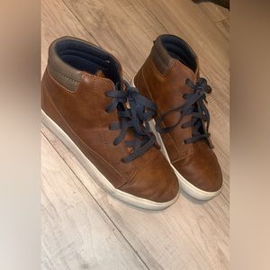 Wonder Nation Boys Casual Boots Size 4 boys  Brown